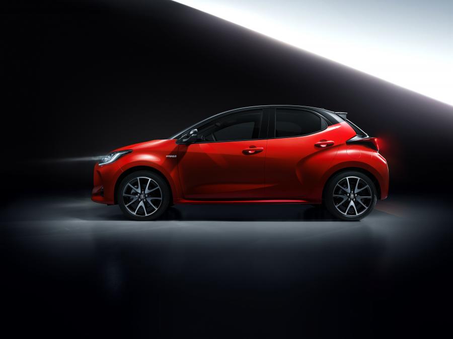  Toyota Yaris Hybrid 2020 года  (WW) (фото 2 из 111)